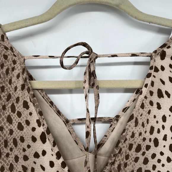 NWT Altar'd State Leopard Print Tiered Mini Dress Women's Sz M Mocha Bell Sleeve - Picture 4 of 10